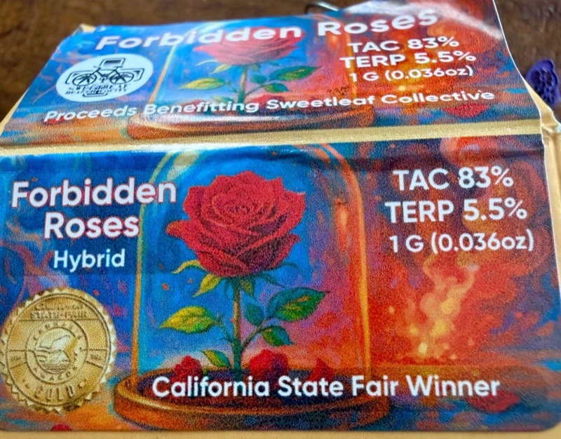 Halára customer photo — forbidden roses
